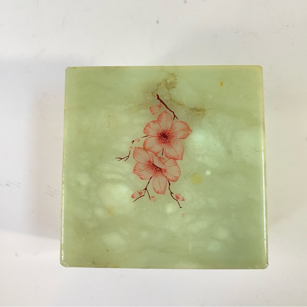 Italian Alabaster Green Square Hinged Trinket Box, Floral Lid - Picture 3 of 15